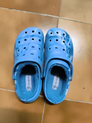 Croc Primark Azul y Blanco Talla 33/34