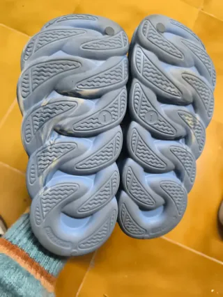 Croc Primark Azul y Blanco Talla 33/34