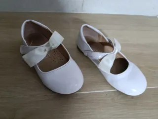 Lote zapatos niña charol blanco / azul marino