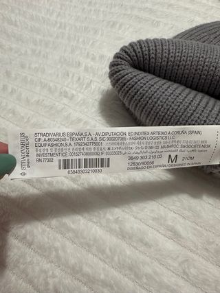 Gorro Stradivarius cinza com etiqueta