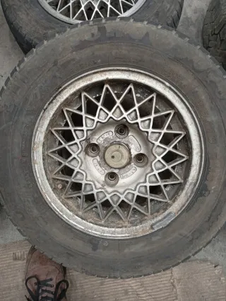 Llantas vehículo clásico