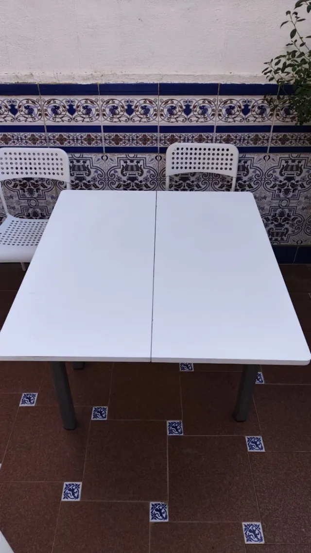 Tavolo da cucina bianco e sedie