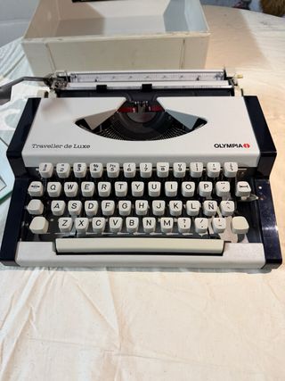 Máquina de escribir Olympia Traveller de Luxe