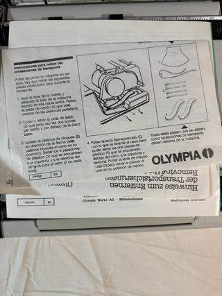 Máquina de escribir Olympia Traveller de Luxe