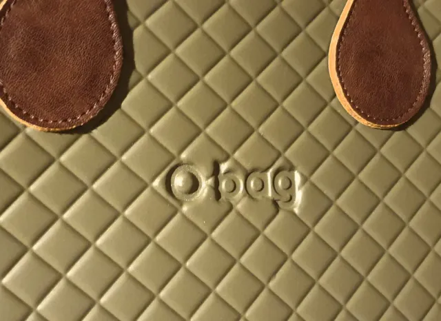 Bolso O Bag mini acolchado con asas de cuero