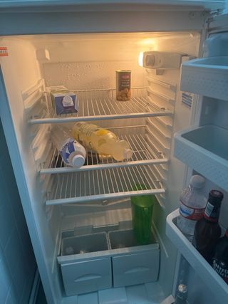 Nevera blanca con congelador con poco uso