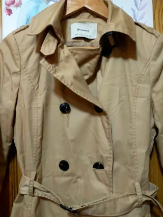 Gabardina Stradivarius Beige