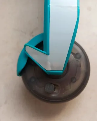 Nancy con patinete y mochila con accesorios