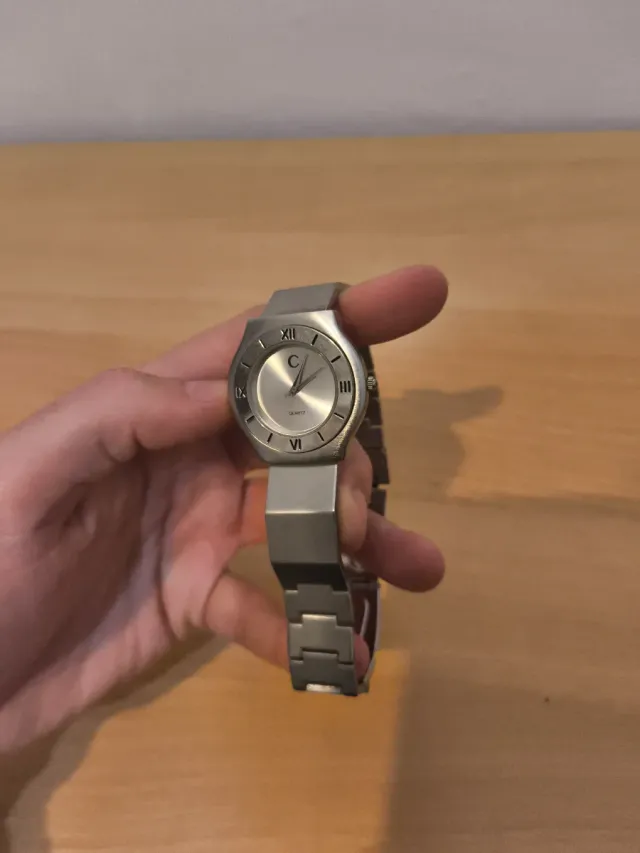 Reloj de pulsera plateado