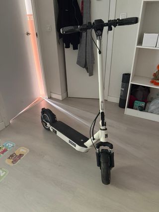 Patineta eléctrica blanca ZWL PRO