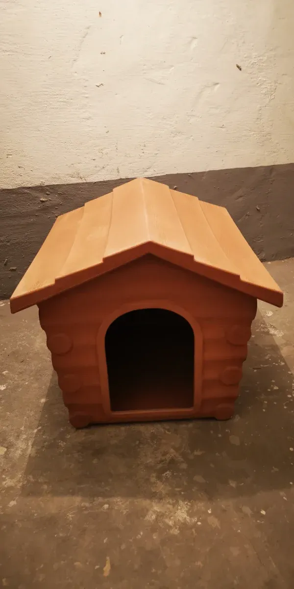 Caseta para perro de resina marrón