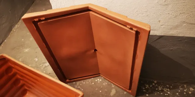 Caseta para perro de resina marrón