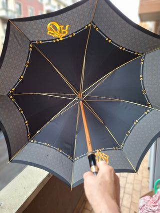 Ombrello Dior con puntale da riparare