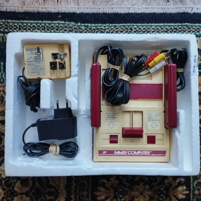 Nintendo Famicom HVC-001 Caja Completa