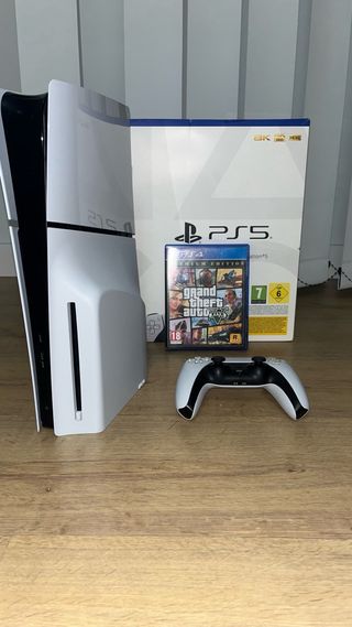 PS5 con 1 mando y gta 5