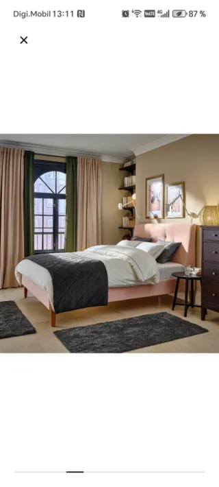 Cama rosa con cabecero tapizado. 140*200 cm.