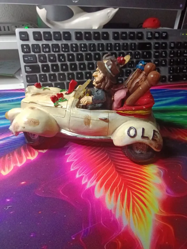 Coche Hucha Vintage Figuras Pareja