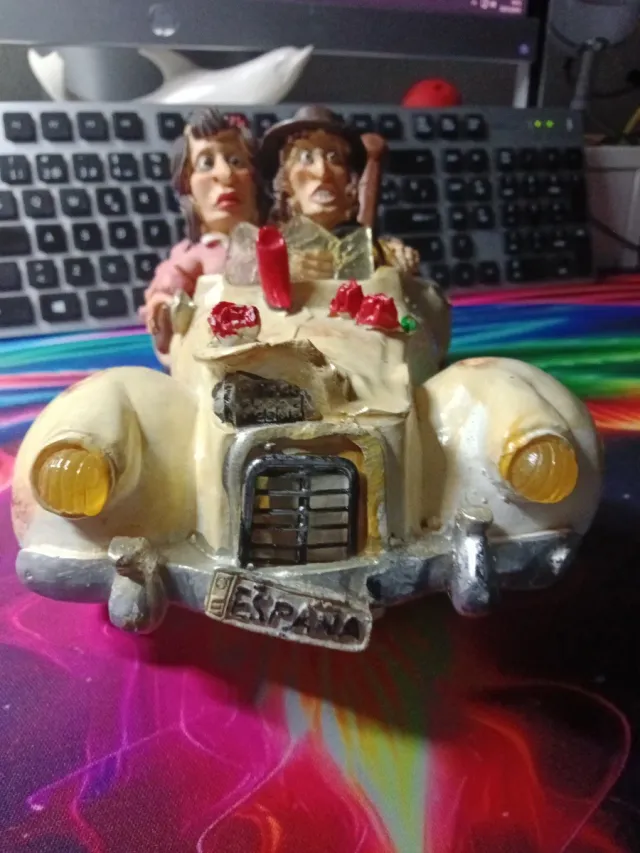 Coche Hucha Vintage Figuras Pareja