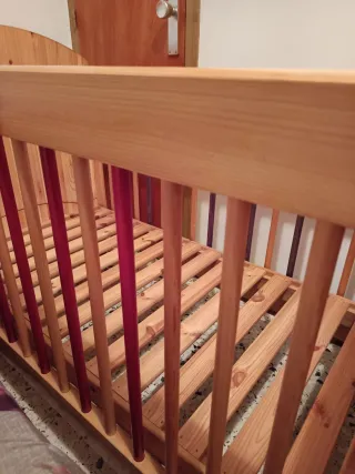 Cuna de madera para bebé