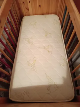 Cuna de madera para bebé