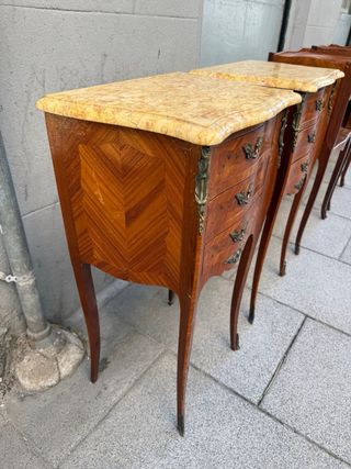 PAREJA DE MESILLAS DE NOCHE