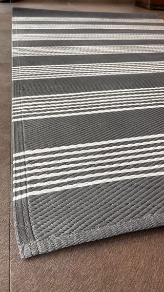 Alfombra rayas gris y blanco poliéster