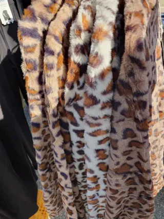 Cazadora pelo sintético leopardo