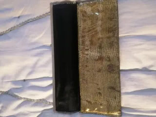 Bolso de fiesta dorado con cadena