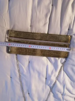 Bolso de fiesta dorado con cadena