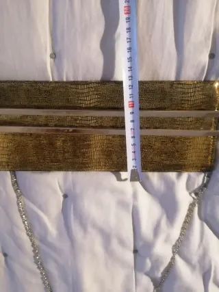 Bolso de fiesta dorado con cadena