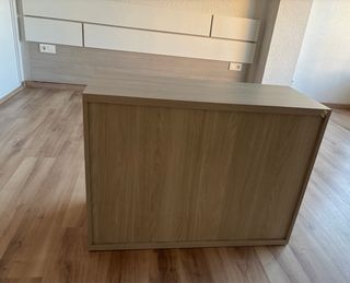 Cómoda de 4 cajones gris y blanca