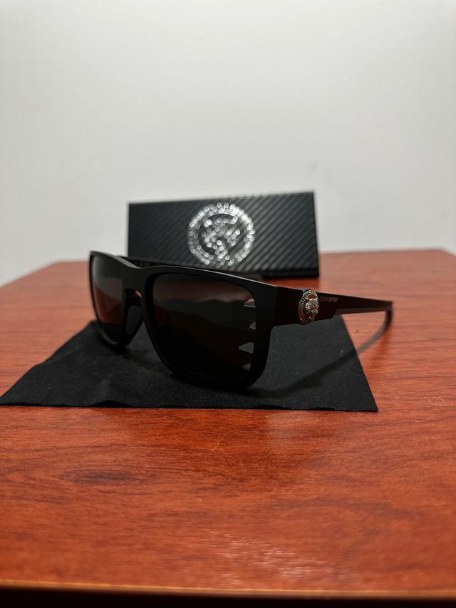 Gafas de sol Philipp Plein negras.