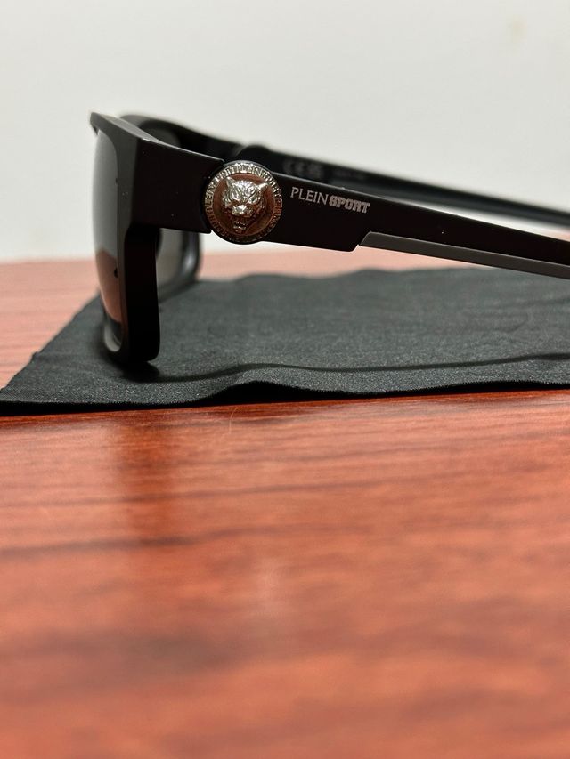 Gafas de sol Philipp Plein negras.