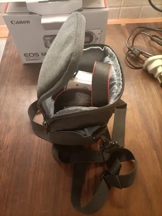 Canon EOS M10 + Obiettivo EF-M 15-45mm