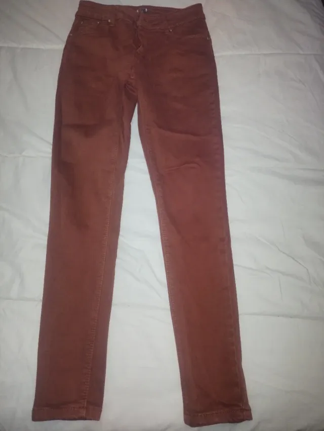 Vaqueros Talla S marrón.