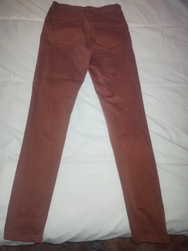 Vaqueros Talla S marrón.