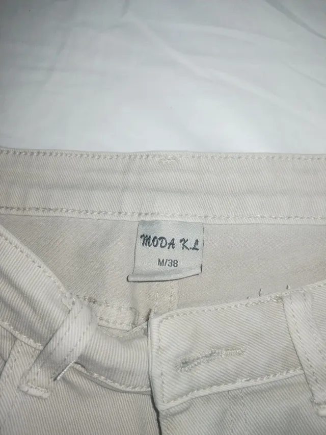 Vaqueros beige talla 38.