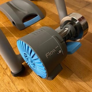 Rodillo Tacx Flow Smart 800W + soporte rueda