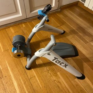 Rodillo Tacx Flow Smart 800W + soporte rueda