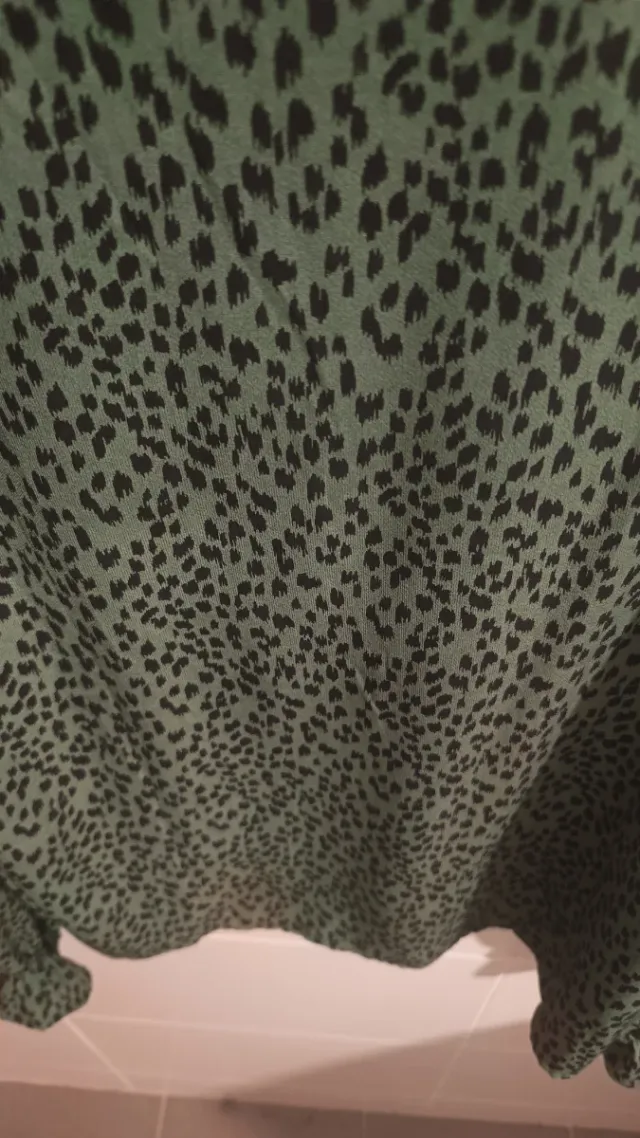 Blusa verde con estampado animal