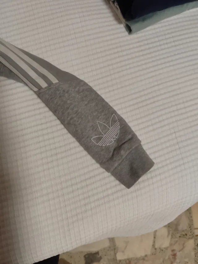 Chaqueta deportiva Adidas niño gris