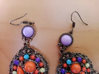 Pendientes grandes con piedras de colores