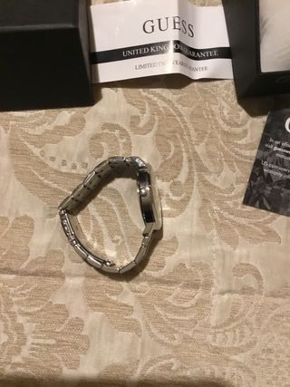 Reloj Guess Dorado y Plateado