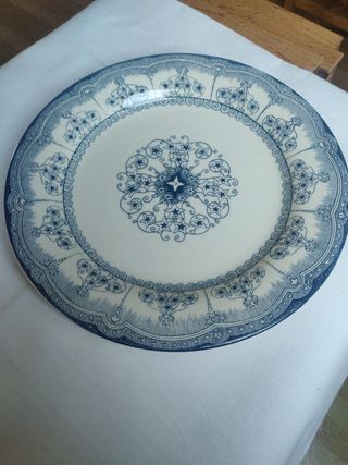 CONJUNTO DE 2 PLATOS GRANDES Y 12 CUENCOS