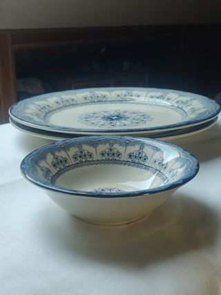 CONJUNTO DE 2 PLATOS GRANDES Y 12 CUENCOS