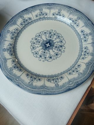 CONJUNTO DE 2 PLATOS GRANDES Y 12 CUENCOS