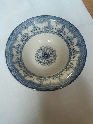 CONJUNTO DE 2 PLATOS GRANDES Y 12 CUENCOS