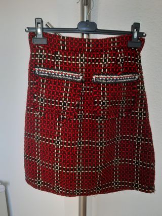 Falda de tejido tweed. Nueva sin estrenar. De cint