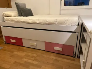 Cama compacta con escritorio y zapatero