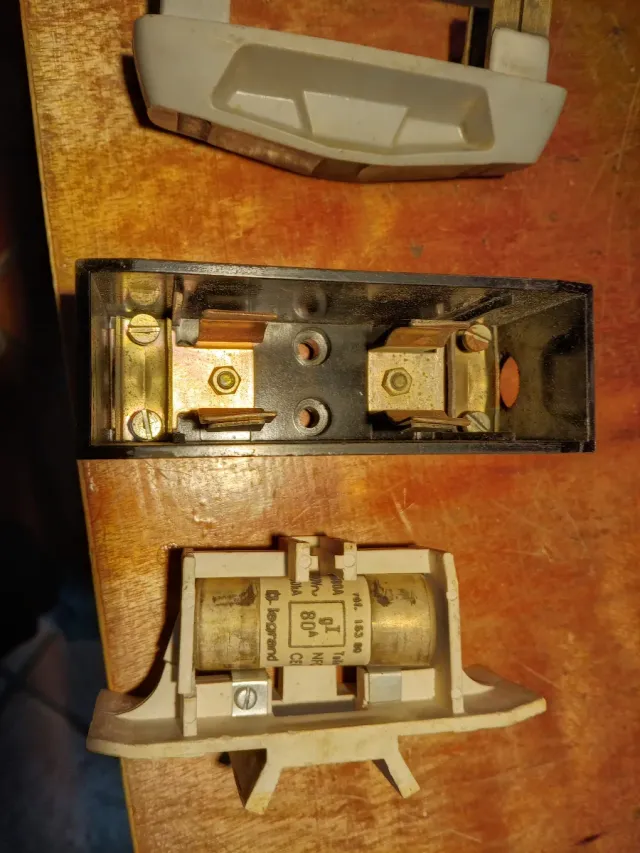 Portafusibili e fusibili ad alta capacità